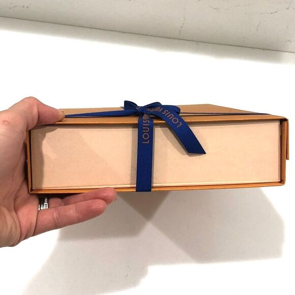 Louis Vuitton Box and ribbon - Picture 6 of 7